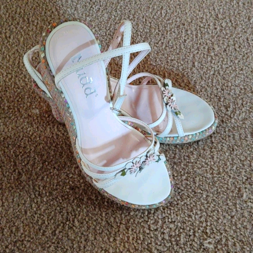 Mudd white/ multi wedge sandal size 7